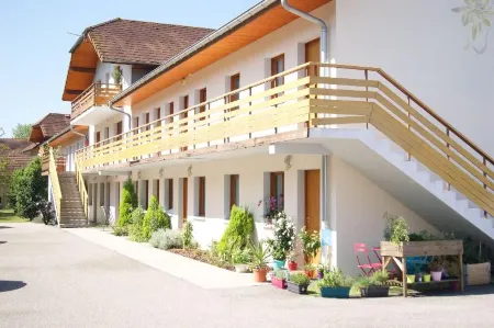 Anais Hôtel Отели рядом с достопримечательностью «Ibowling»