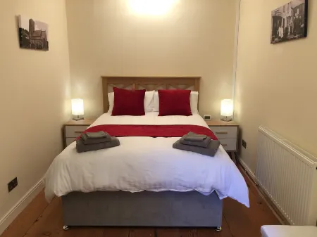 Idyllic Location, Stunning Views, Relax & Refresh in Peace & Comfort Отели в г. Лландисал