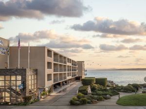 Monterey Bay Inn