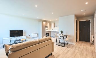 Seven Living Bracknell - Luxurious Chic Studio Apartments