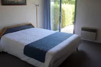 Les Dineux Village Hotels in Saint-Launeuc