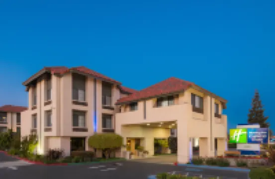 Holiday Inn Express & Suites SANTA CLARA - SILICON VALLEY by IHG インテル博物館周辺のホテル