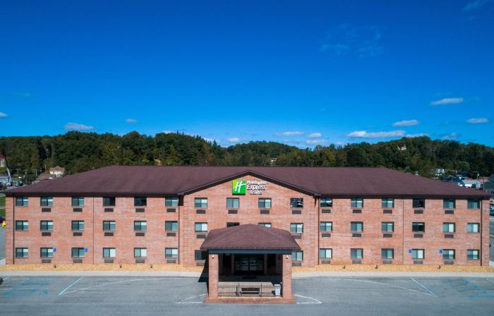 Holiday Inn Express & Suites ELKINS by IHG