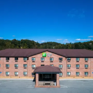 Holiday Inn Express & Suites ELKINS by IHG
