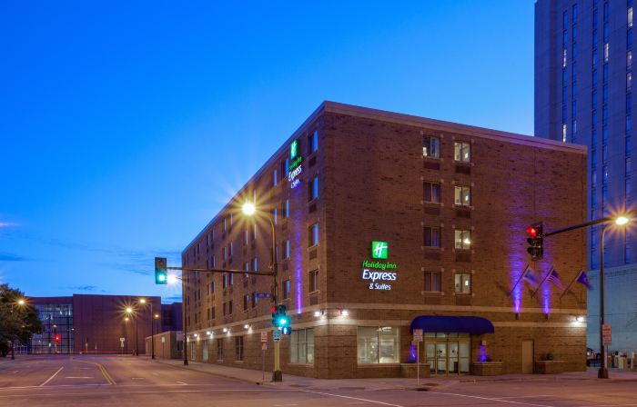 Holiday Inn Express & Suites MINNEAPOLIS-DWTN (CONV CTR) by IHG