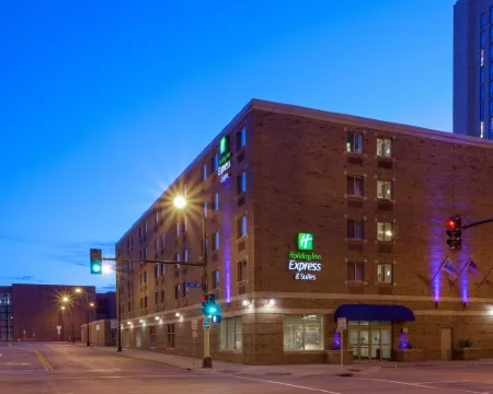 Holiday Inn Express & Suites MINNEAPOLIS-DWTN (CONV CTR) by IHG Hotels in Minneapolis