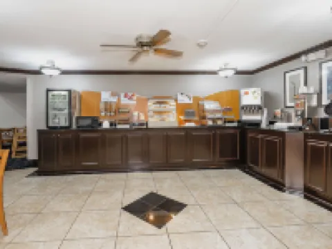 Red Roof Inn & Suites Macon Hotels in Macon