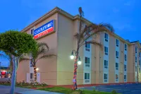 Candlewood Suites LAX Hawthorne Hotels near Eucalyptus Skatepark.
