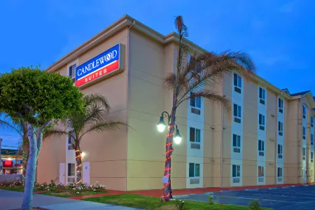 Candlewood Suites LAX Hawthorne Отели рядом с достопримечательностью «Oviatt Building»