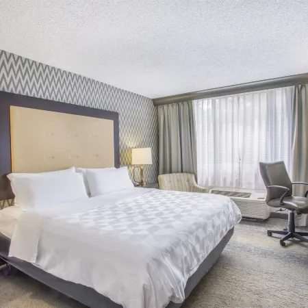Holiday Inn & Suites PARSIPPANY FAIRFIELD by IHG