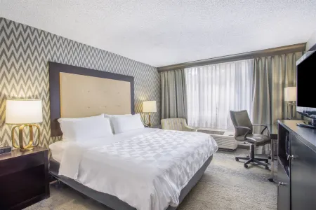 Holiday Inn & Suites Parsippany Fairfield