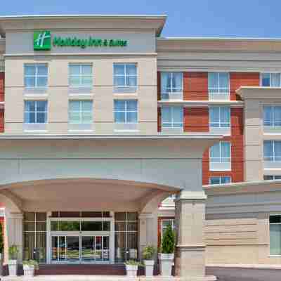 Holiday Inn & Suites Williamsburg-Historic Gateway Hotel Exterior