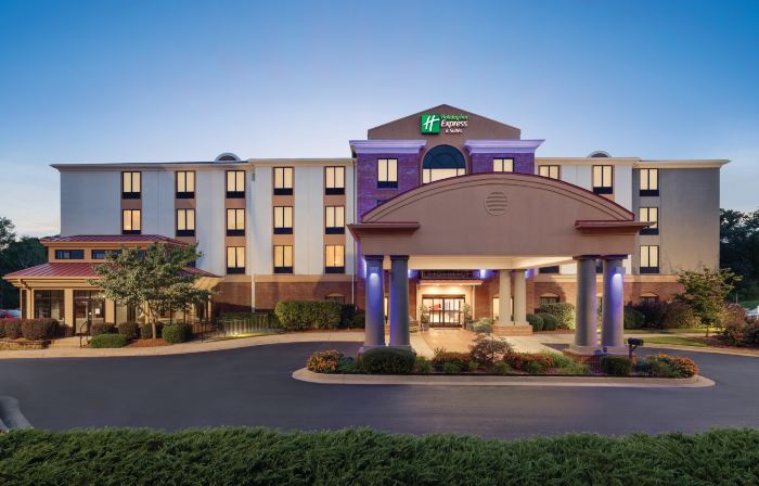 Holiday Inn Express & Suites LAVONIA by IHG