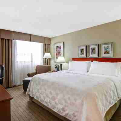Holiday Inn Laval Montreal, an IHG Hotel Rooms