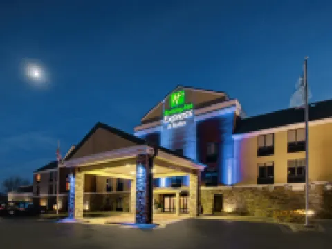 ホリデイ イン エクスプレス & スイーツ - インターステート 380 アット 33rd アベニュー by IHG シーダー・ラピッズのホテル