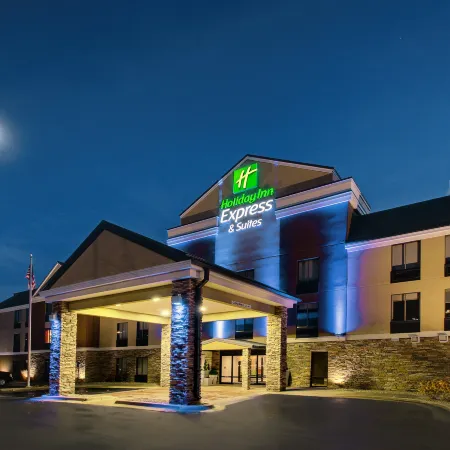 Holiday Inn Express & Suites CEDAR RAPIDS-I-380 @ 33RD AVE by IHG