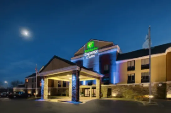 Holiday Inn Express & Suites CEDAR RAPIDS-I-380 @ 33RD AVE by IHG