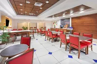 Holiday Inn Express & Suites AUSTIN NE - HUTTO by IHG - breakfast
