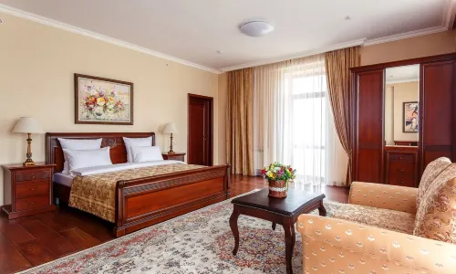 Alanda Hotel