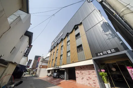 Hotel Raelle in Goyang Отели в г. Коян