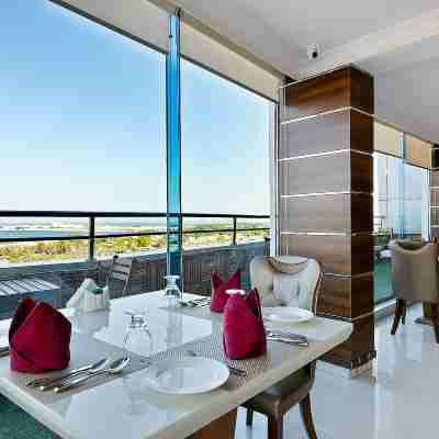 Crown Tower Hotel Dining/Meeting Rooms