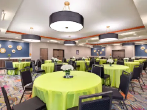 ลากินตา อินน์แอนด์สวีท บายวินด์แฮม เบรเซลตัน โรงแรมในBraselton