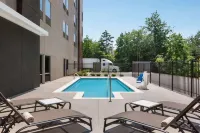 La Quinta Inn & Suites by Wyndham Rock Hill - piscina