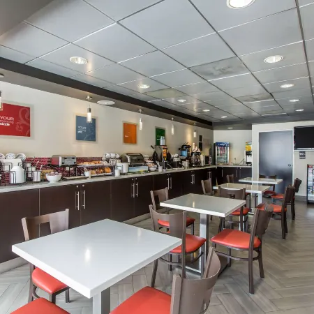 Comfort Inn Los Angeles near Hollywood Отели рядом с достопримечательностью «Стадион «Доджер-стэдиум»»