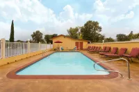 Upper Lake Inn & Suites Hotels in Upper Lake