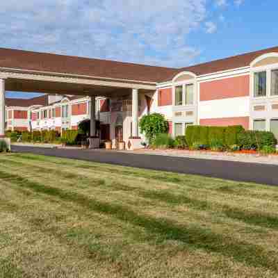 Days Inn & Suites by Wyndham Roseville/Detroit Area Hotel Exterior