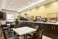 Super 8 by Wyndham Ajax/Toronto on Hotels in Pickering
