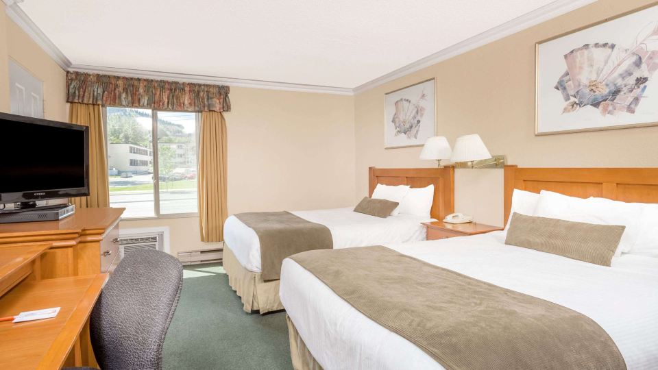 Howard Johnson by Wyndham Downtown Kamloops