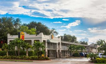 Super 8 by Wyndham Bradenton Sarasota Area