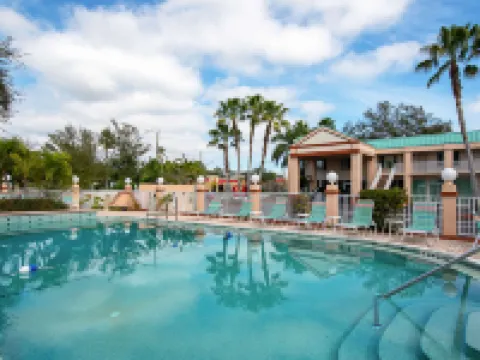 エコノ ロッジ イン & スイーツ クリアウォーター セントラル クリアウォーターのホテル