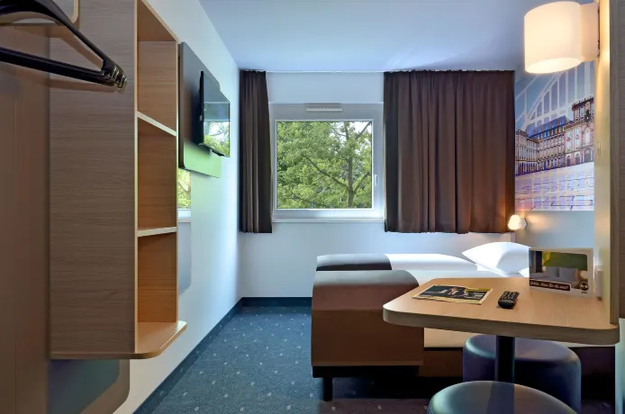 B&B HOTEL Mannheim-Neuostheim Hotels in der Nähe von Schloßpark Tennisplätze Uni Mannheim