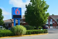 Motel 6 Newport, RI - Pet friendly