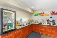 Quality Inn & Suites Oceanside Near Camp Pendleton - breakfast