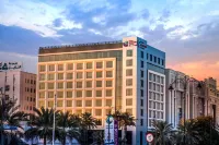 Ramada Encore by Wyndham Muscat Al-Ghubra - con vista montagne