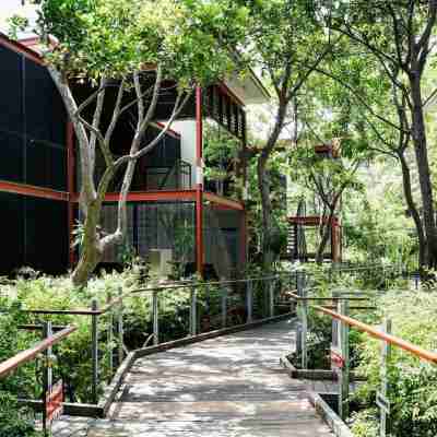 拜倫克里斯托布魯克飯店 Hotel Exterior
