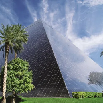 Luxor Hotel & Casino Отели рядом с достопримечательностью «Лас Вегас Стрип»