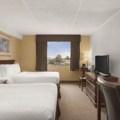 Days Inn by Wyndham Fallsview Hotels near Heartland Forest
