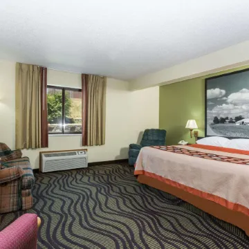 Super 8 by Wyndham Newton