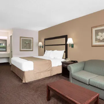 Days Inn by Wyndham Macon I-475