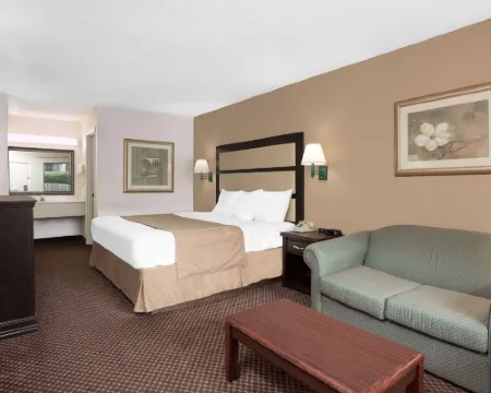 Days Inn by Wyndham Macon I-475 Hotels in Macon