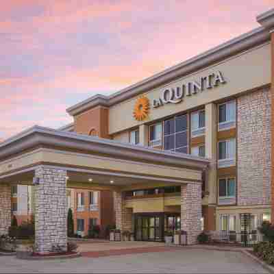 La Quinta Inn & Suites by Wyndham Effingham Hotel Exterior