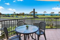 Ocean Boulevard Hotels in Alexandra Headland