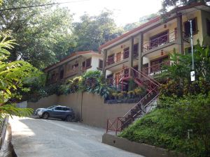 Eco-Condo Serviced Apartments in Quepos w Pool Wildlife Visits