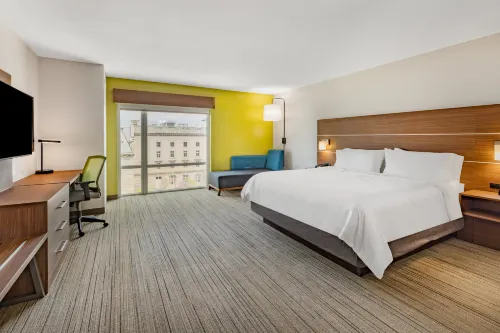 Holiday Inn Express & Suites Lincoln Downtown