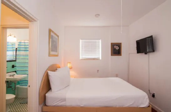 Island House South Beach Отели рядом с достопримечательностью «Интракостал Уотеруэй»