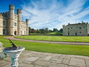 Leeds Castle Stable Courtyard Bed and Breakfast